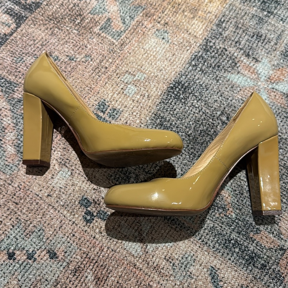 Kate Spade Block Heel Beige/Taupe Pumps - Picture 5 of 5
